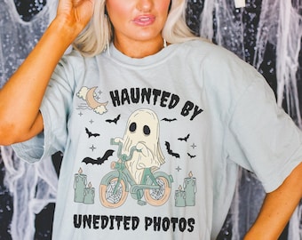 Funny Photographer Shirt for Halloween: Haunted By Unedited Photos | Spooky Season Tee Shirt for Wedding Photographer or Photography Major