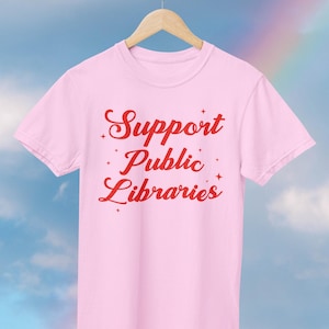 Maglietta con stelle per sostenere le biblioteche pubbliche: regalo per bibliotecari o amanti dei libri che amano leggere, leggi libri proibiti Maglietta estetica per lettori