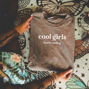 Computer Science Tee Shirt: Cool Girls Know Coding, Cute Women in STEM T-Shirt, Funny Saying Shirt for Programmer, Software Engineer Present