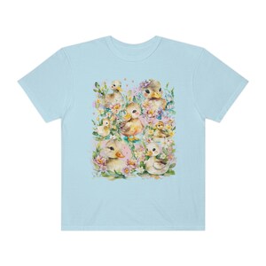 Divertida camiseta de pato con salpicaduras de acuarela transparente y flores de colores / Camiseta de amante de los patos de acuarela para primavera, camiseta retro de los años 90 Chambray
