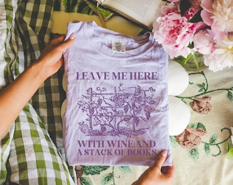 Bücher und Wein T-Shirt für Romantik Leser oder Mama, die gerne liest, Dummes Vintage Ästhetik Bücherwurm T-Shirt, süße Bücherwurm Geschenk