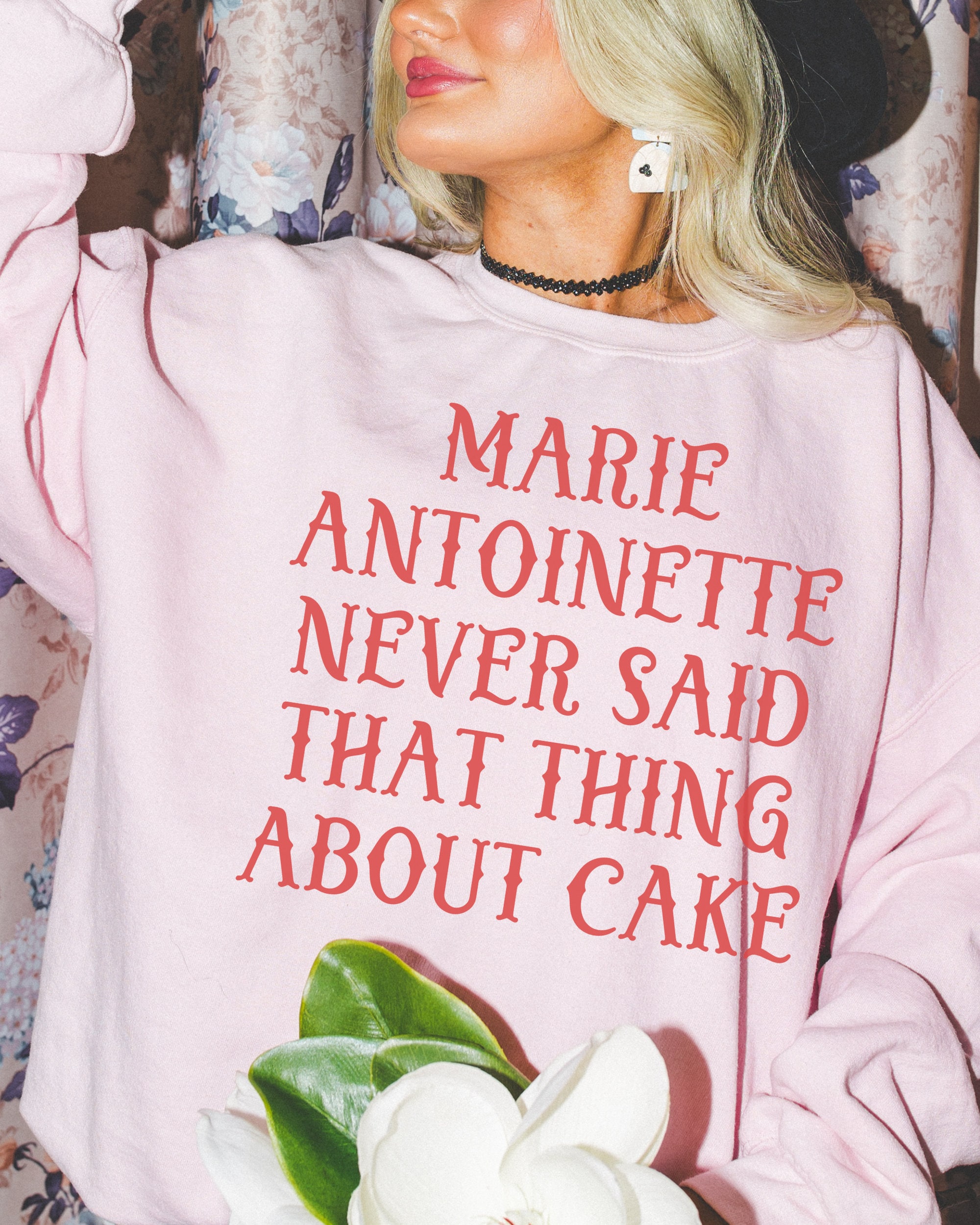 Sweat à Capuche Monogramme Marie-Antoinette - Signature Royale Française, Style Élégant & Historique