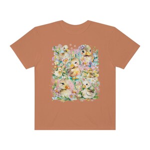 Divertida camiseta de pato con salpicaduras de acuarela transparente y flores de colores / Camiseta de amante de los patos de acuarela para primavera, camiseta retro de los años 90 Yam