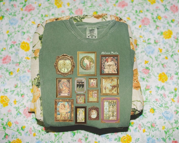 Alphonse Mucha Art Nouveau Famous Paintings Tee Shirt: Early 1900s Art History Gift, European Art History Czech Painter and Illustrator