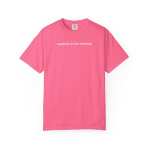 Bookish Mama T-Shirt für Mutter von Teenagern oder Mama von Kleinkindern, Dummes und gemütliches Minimal Buchliebhaber T-Shirt für Romanze oder Mystery Reader Crunchberry