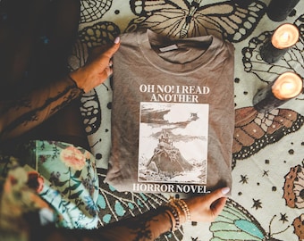 Horror Reader T-Shirt für Leseratte oder Bibliothekarin, die Horror-Romane oder Gruselgeschichten liebt, Spooky Season Bookish T-Shirt für Buchliebhaber