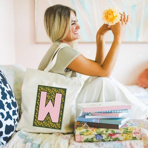 Bolsa de mano con letras florales para cumpleaños, estilo cottagecore oscuro de los años 90, bolsa Whimsigoth para hija o dama de honor, lindo regalo para el Día de la Madre