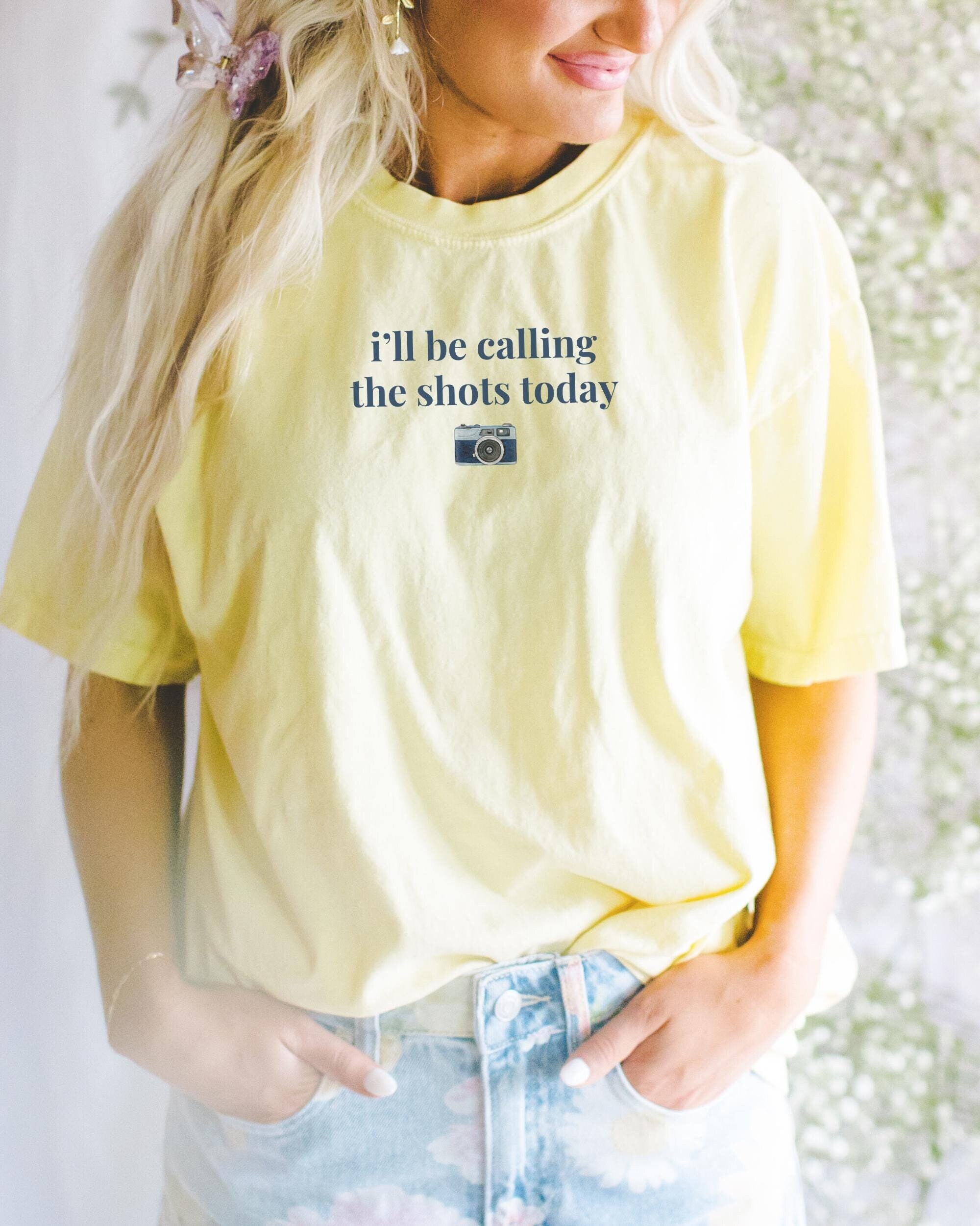 Funny Saying Photographer T-Shirt for Friend Who Loves Taking Photos, Silly Thank You Gift or Present for Wedding or Family Photographer