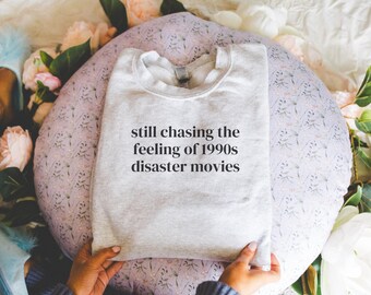 Sudadera con frase divertida para amantes del cine o cinéfilos, ideal para una amiga o mamá que ama las películas de desastres de 1990. Un regalo adorable y divertido para quienes ven películas de acción.