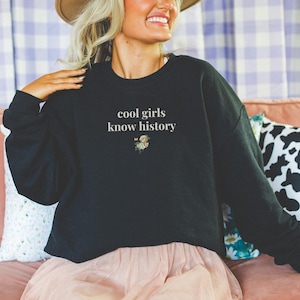 Funny Womens History Sweatshirt, Friend Who Loves History or Social Studies: Cool Girls Know History Floral Aesthetic Crewneck for Historian