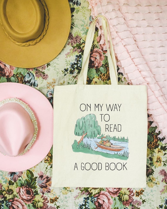 Book Lover Tote Bag for Friend Who Loves Frogs, Cute Animal Lover Bookish Tote for Reading Teacher, School Librarian Tote Bag for Bookworm