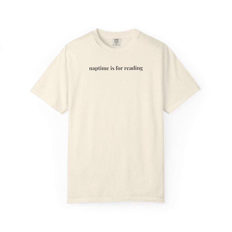 Bookish Mama T-Shirt für Mutter von Teenagern oder Mama von Kleinkindern, Dummes und gemütliches Minimal Buchliebhaber T-Shirt für Romanze oder Mystery Reader Ivory