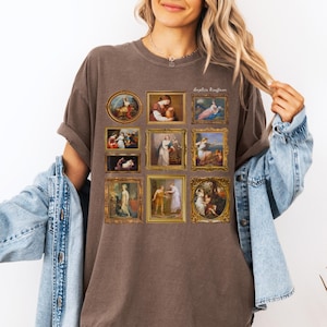 Könnte beinhalten: Braunes T-Shirt mit mehreren gerahmten Kunstdrucken. Das Shirt zeigt neun gerahmte Gemälde in Goldrahmen. Der Text "Angelica Kauffman" ist auf der oberen rechten Seite des Shirts aufgedruckt.