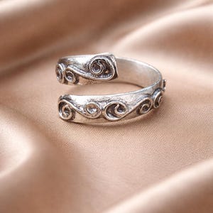 925スターリングシルバー製スワールスクロールリング、調節可能なボヘミアンヴィンテージステートメントバンド
