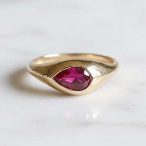 Anillo de compromiso con sello de diamante de talla pera y rubí rosa, solitario de este a oeste, anillo de bodas con gemas en plata de ley 925, anillo con engaste al ras