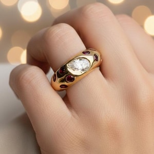 Large bague de fiançailles taille poire serti affleurant, bague de fiançailles rubis avec pierres précieuses rondes, anneau empilable style dôme de cigare, bague de promesse pour femme