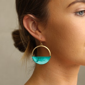 Créoles bleu turquoise, boucles d'oreilles turquoise, faites main, océan vert de mer, idée cadeau bien pensée pour des amies, petites amies image 3