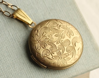 Flower Locket Necklace, Antique Gold Victorian Brocade Engraved Personalised Photo Locket Botanical Leaf Jewelry Gold, FLOWER LOCKET