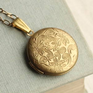 Flower Locket Necklace, Antique Gold Victorian Brocade Engraved Personalised Photo Locket Botanical Leaf Jewelry Gold, FLOWER LOCKET image 1
