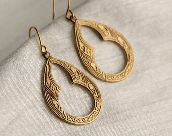 Gold Hoop Earrings, Small Teardrop Hoops, Victorian Bohemian Earrings, Vintage Hoops, Medium Mid Size Hoop Earrings, CARVED TEARDROP HOOPS