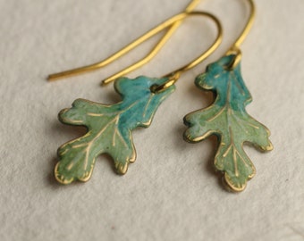 Boucles d'oreilles feuille de chêne turquoise, Art nouveau, nénuphar Arts and Crafts, boucles d'oreilles feuille verte, boucles d'oreilles longues bohème turquoise, TINY OAK EAR