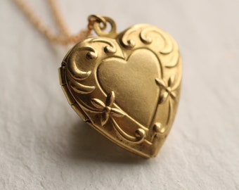 Heart Locket Necklace with Photos, Personalized Engraved Locket, Gold Heart Necklace, Initial Necklace, Mom Locket, NOUVEAU HEART LOCKET