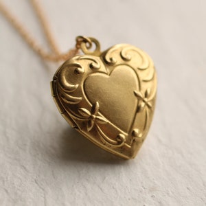 Heart Locket Necklace with Photos, Personalized Engraved Locket, Gold Heart Necklace, Initial Necklace, Mom Locket, NOUVEAU HEART LOCKET image 1