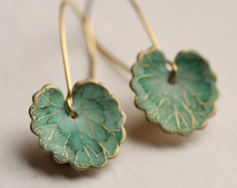 Pendientes de hoja verde ... Pendientes Art Nouveau, Lily Pad Monet, Pendientes largos Boho Turquesa Lily Pad, PENDIENTES DE HOJA DE TRÉBOL