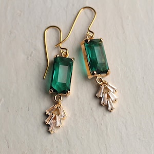 Art Deco Grüne Smaragd Ohrringe: 1920er Jahre Glasschliff-Ohrringe, Brautjungfer Schmuck