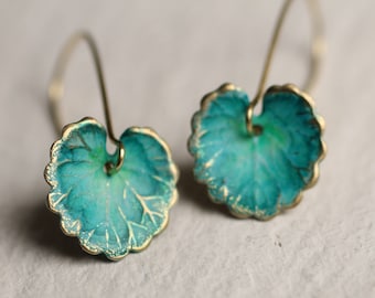 Boucles d'oreilles feuille turquoise, Art nouveau, nénuphar Arts and Crafts, boucles d'oreilles feuille verte, boucles d'oreilles longues bohème turquoise, OREILLE FEUILLE STANDARD