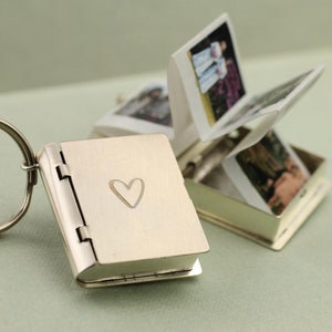 Personalisiertes Fotoalbum Schlüsselanhänger, Silber Box Medaillon, Polaroid gravierte Schlüsselanhänger für Väter, Ehemann personalisiertes einzigartiges Geschenk für Freund