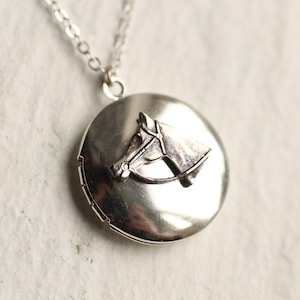 Médaillon de cheval, collier cheval en argent, cadeau pour les amateurs de chevaux, cadeau personnalisé pour elle, bijoux photo personnalisés, cadeau poney, tête de cheval en argent image 6