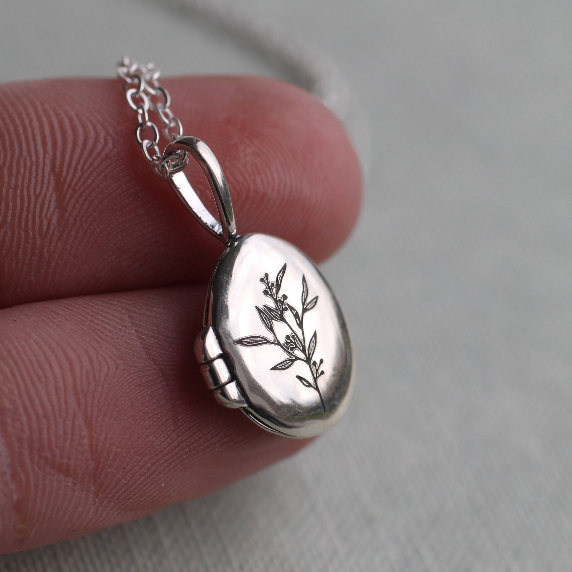 Vintage 925 Silver Heart Locket Pendant Necklace | CORNER