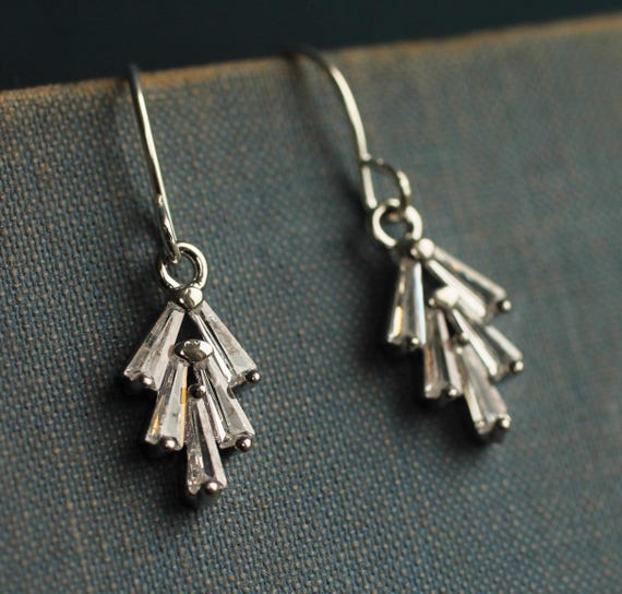 Boucles D'oreilles Anciennes Art Déco En Vermeil Et Argent - Finition Ciselée - Dormeuses - Occasion En Bon état