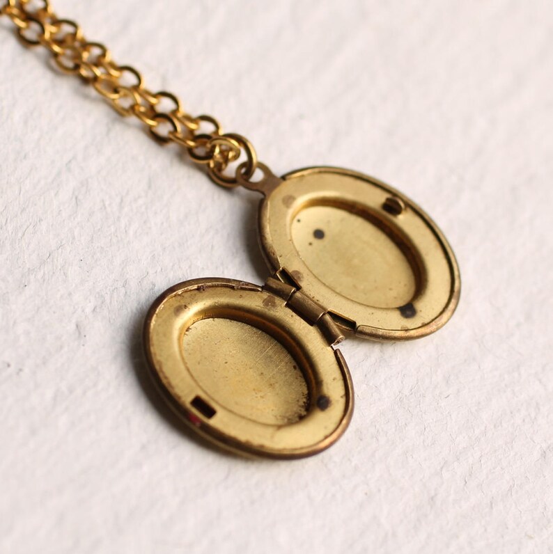 Small gold locket Clearance