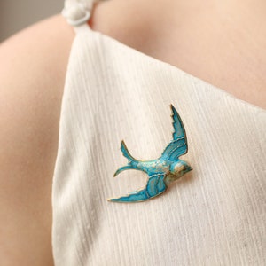 Broche oiseau hirondelle, oiseau bleu ciel, broche oiseau bleu, insigne bleu bleuet des années 50, broche rétro des années 50, broche oiseau bleu image 2