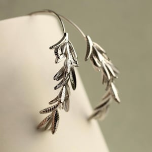 Silber Blatt Creolen: Rosmarin Zweig Schmuck