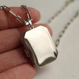 Collar con medallón rectangular de plata con fotos: Colgante de medallón grande unisex personalizado, LKSP-22