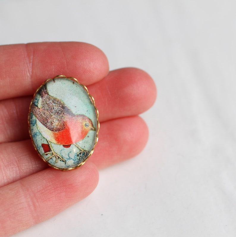 Robin Broche... Vintage Kerst Illustratie Pin Badge, LR afbeelding 2