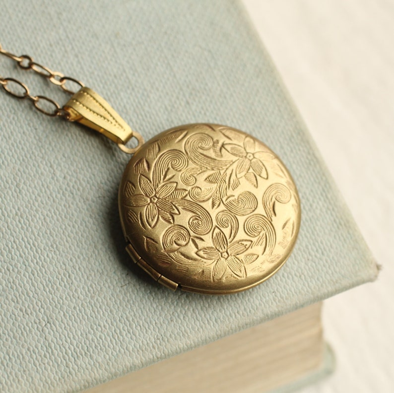 Flower Locket Necklace, Antique Gold Victorian Brocade Engraved Personalised Photo Locket Botanical Leaf Jewelry Gold, FLOWER LOCKET image 1