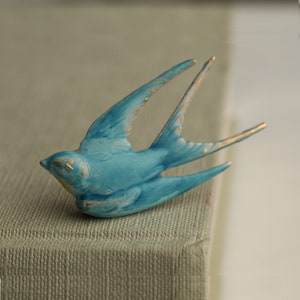 Broche de pájaro golondrina, pájaro azul cielo, broche de pájaro azul, insignia de alfiler azul aciano 1950S broche retro de los años cincuenta, nuevo broche de pájaro azul imagen 1
