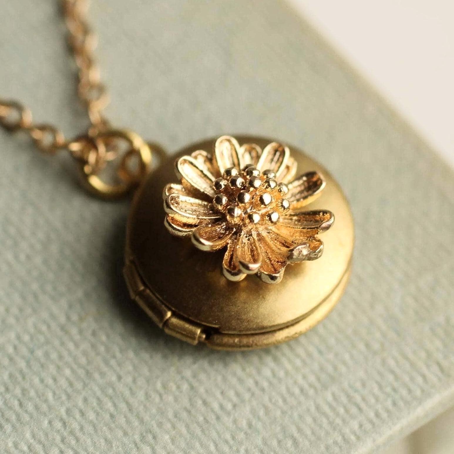 Daisy Locket Necklace: Gold Personalized Photo Pendant, Flower Girl Gift, LKGP-115
