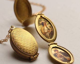 Personalized Gold Art Deco Locket: Folding Photo Locket with Custom Engraving, LKGP-41