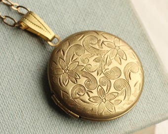 Personalized Victorian Flower Locket Necklace: Photo Locket with Custom Engraving, LKGP-27