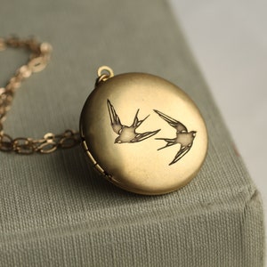 Bird Locket Necklace with Photos, Swallow Necklace, Engraved Necklace, Personalized Locket, Gift for Best Friend, Thoughtful Gift LKGP-17