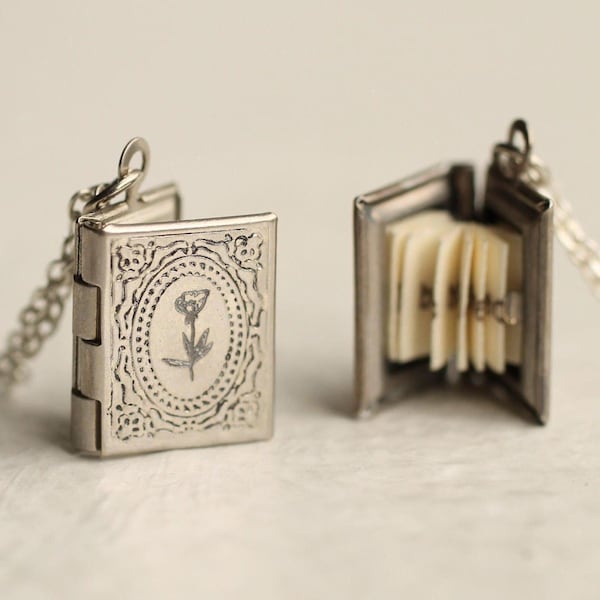 Collana con ciondolo a forma di libro personalizzato in argento: regalo letterario con messaggio nascosto LKSP-5