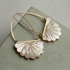 Art Deco Perlencreolen: Geschnitzter Perlmutt-Brautschmuck