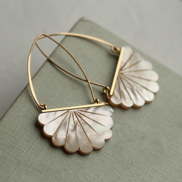 Art Deco Perlencreolen: Geschnitzter Perlmutt-Brautschmuck