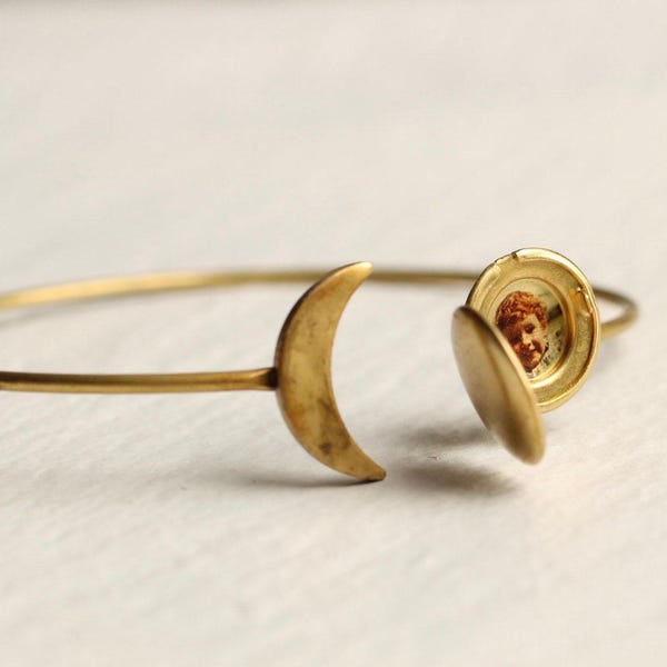 Personalized Moon Locket Bracelet with Photos, Adjustable Star Moon Cuff Bangle LKGP-117