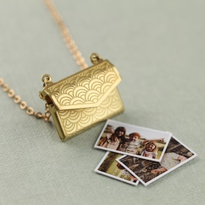Collar de medallón Art Déco con fotos, collar de medallón de oro personalizado, collar de sobre de oro grabado, ENV DE VIETA DE ORO WlTH PH0TOS imagen 8